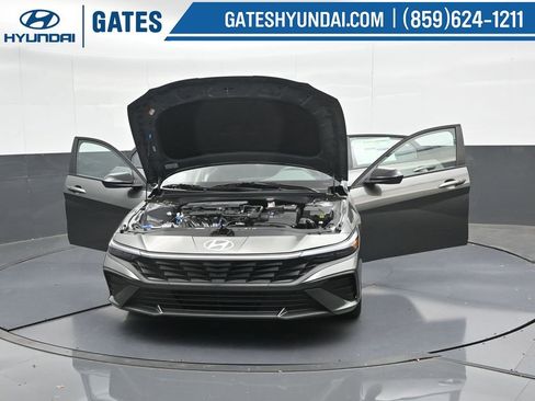 Used 2025 Hyundai Elantra Sport image 52