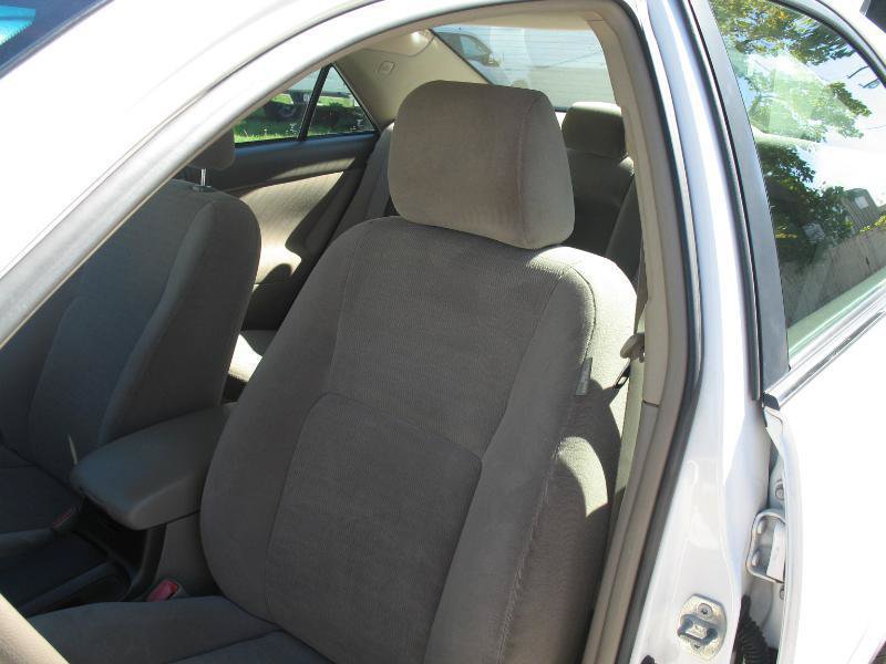 Used 2005 Toyota Camry LE FWD image 16
