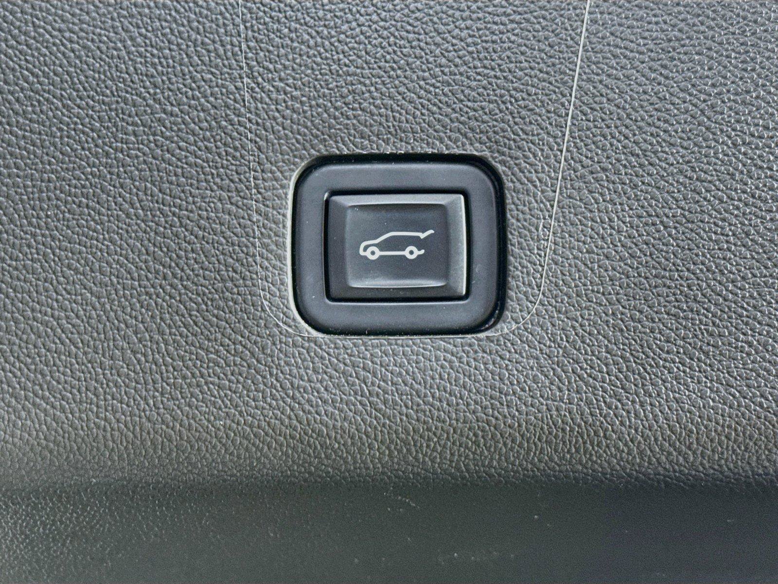 Used 2022 Chevrolet Traverse Premier AWD/4WD image 40