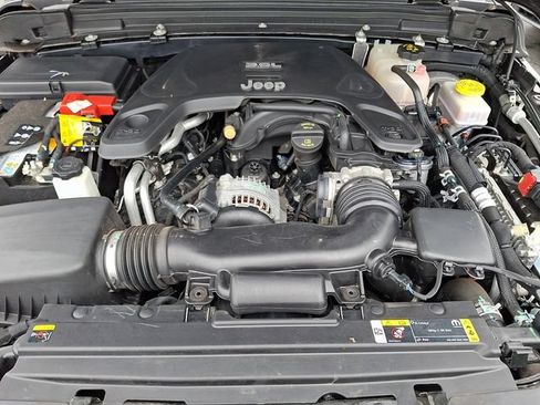 Used 2021 Jeep Wrangler Sport AWD/4WD image 28