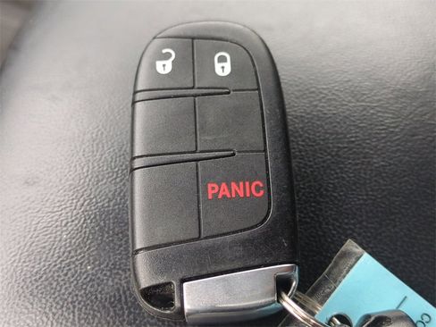 Used 2020 Jeep Grand Cherokee Laredo image 32