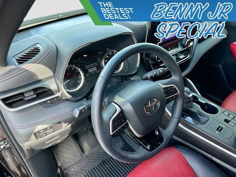 Used 2024 Toyota Highlander XSE image 9