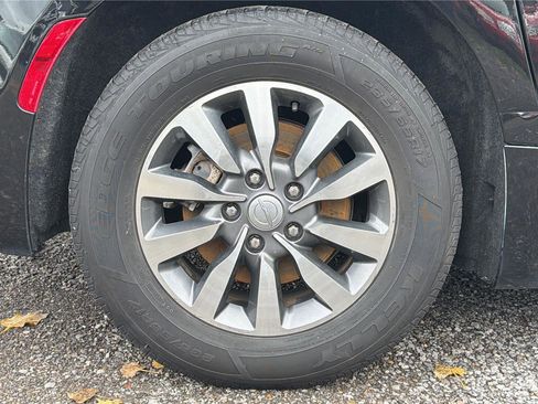 Used 2020 Chrysler Pacifica Touring-L Plus image 28