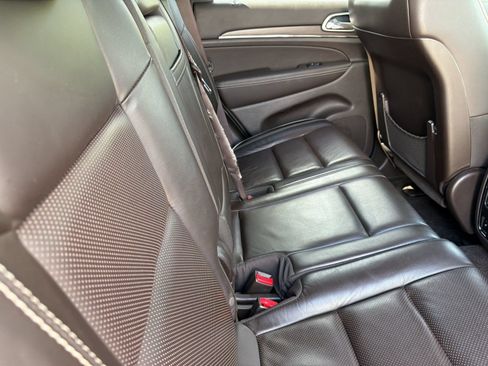 Used 2018 Jeep Grand Cherokee Overland AWD/4WD image 30