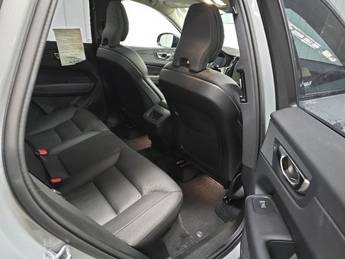 Used 2025 Volvo XC60 B5 Plus AWD/4WD image 18