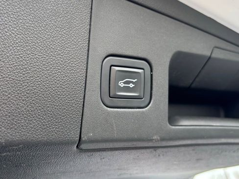 Used 2017 Cadillac XT5 Luxury w/ Driver Awareness Package image 22