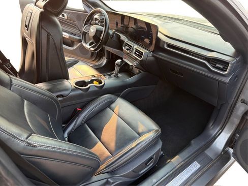 Used 2025 Ford Mustang Premium RWD image 33