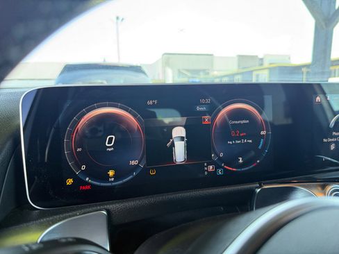 Used 2021 Mercedes-Benz GLB 250 w/ Premium Package image 14