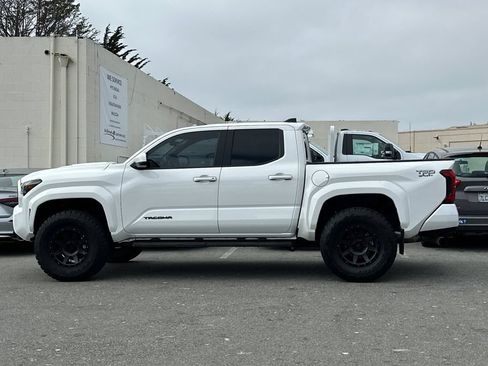 Used 2024 Toyota Tacoma TRD Sport AWD/4WD image 6