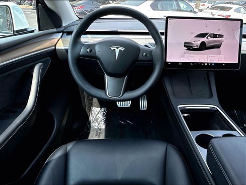 Used 2023 Tesla Model Y Performance AWD/4WD image 11