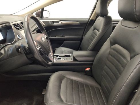 Used 2018 Ford Fusion SE w/ Fusion SE Technology Package FWD image 17