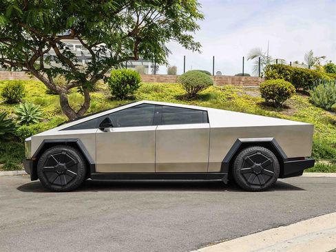 Used 2024 Tesla Cybertruck AWD Crew Cab image 2