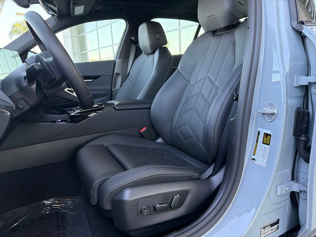 Used 2026 BMW 530i w/ M Sport Package RWD image 10