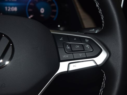 New 2026 Volkswagen Atlas SE image 8