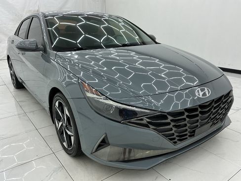 Used 2022 Hyundai Elantra SEL w/ Convenience + Premium Package FWD image 3