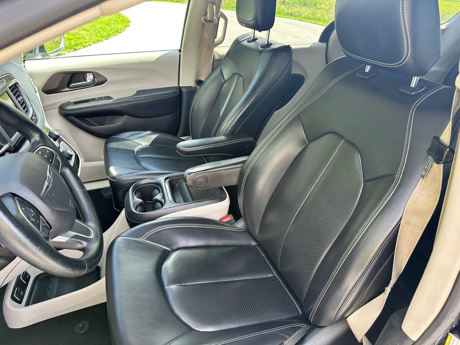 Used 2020 Chrysler Voyager Lxi FWD image 13