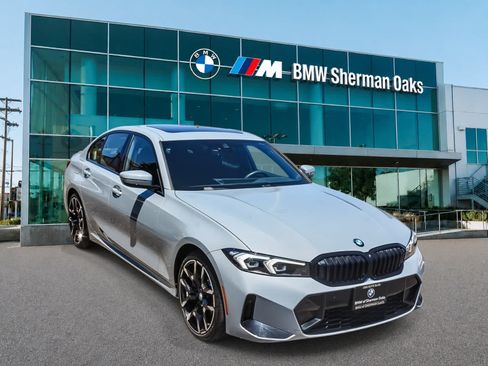 Used 2026 BMW 330i Sedan w/ M Sport Package RWD image 3