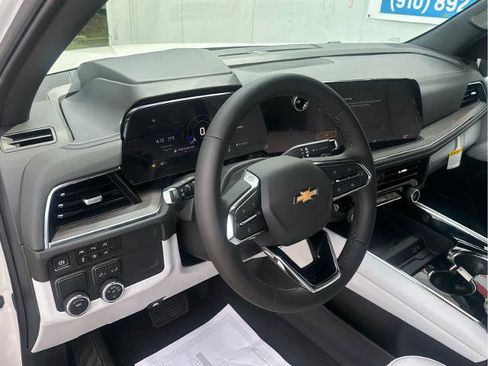 New 2025 Chevrolet Suburban Premier image 29