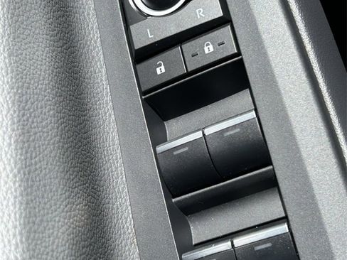 Used 2025 Toyota Prius XLE image 16