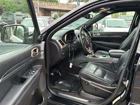 Used 2017 Jeep Grand Cherokee Overland w/ Jeep Active Safety Group AWD/4WD image 22