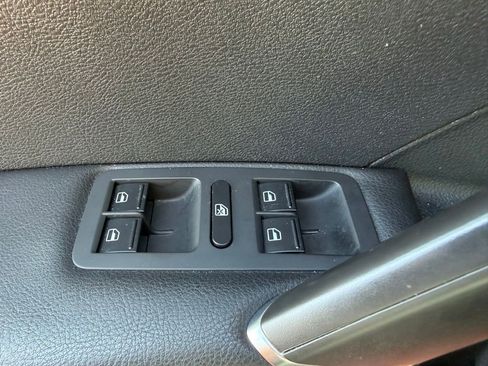 Used 2018 Volkswagen Passat 2.0T S FWD image 23