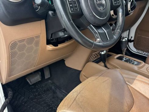 Used 2017 Jeep Wrangler Unlimited Sahara w/ Max Tow Package AWD/4WD image 11