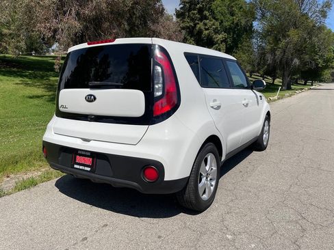 Used 2018 Kia Soul w/ Convenience Package FWD image 3