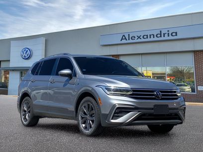 Used 2023 Volkswagen Tiguan SE w/ Panoramic Sunroof Package