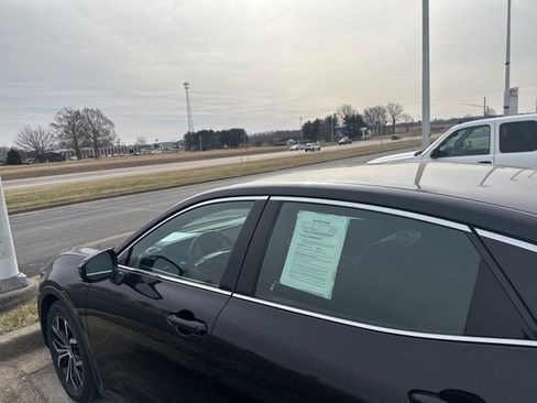 Used 2024 Toyota Crown XLE image 29