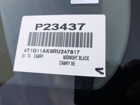 Used 2024 Toyota Camry SE image 33