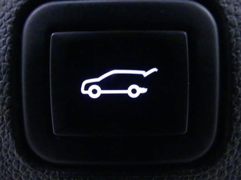 Used 2022 GMC Yukon XL AT4 image 36