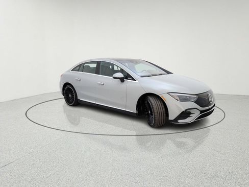 Used 2025 Mercedes-Benz EQE 500 4MATIC Sedan image 5