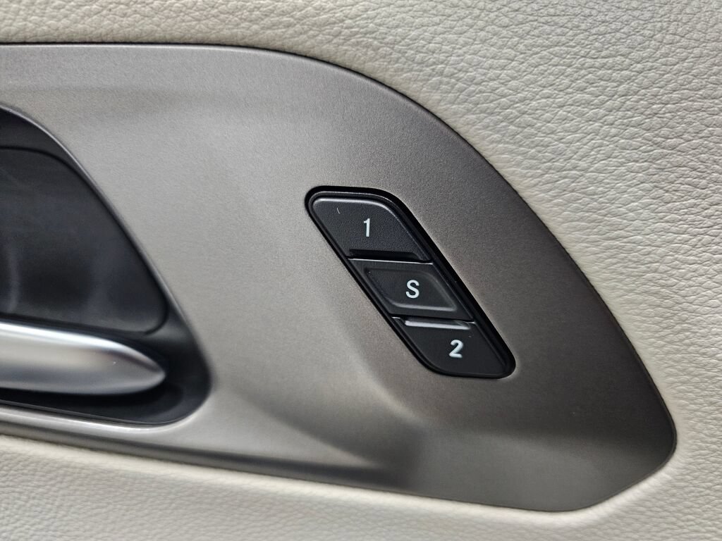 Used 2020 Chrysler Pacifica Touring-L FWD image 27