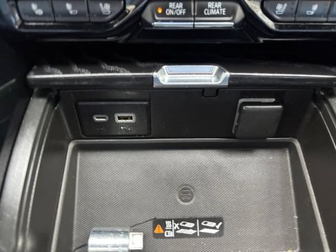 Used 2021 GMC Yukon Denali RWD image 32