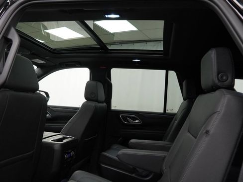Used 2022 Chevrolet Tahoe LT w/ Luxury Package AWD/4WD image 12