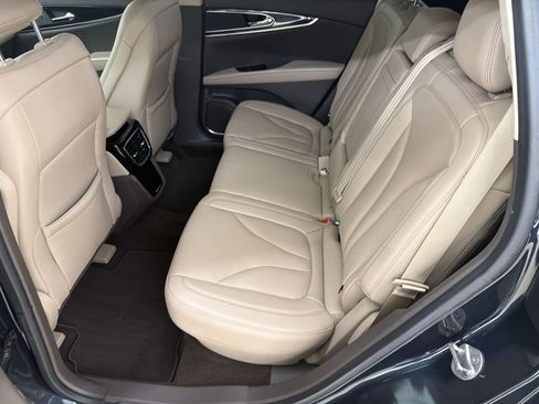 Used 2023 Lincoln Nautilus FWD image 19