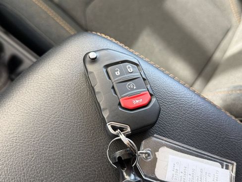 Used 2025 Jeep Wrangler Unlimited Sahara AWD/4WD image 21