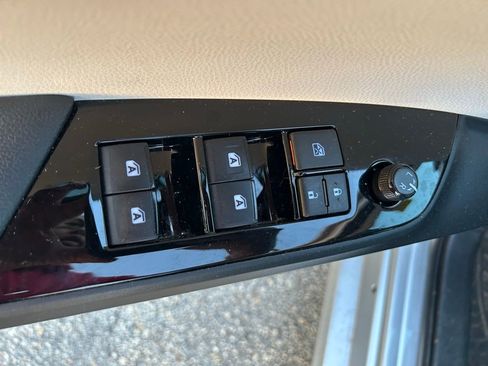 Used 2018 Toyota Prius Four Touring image 17