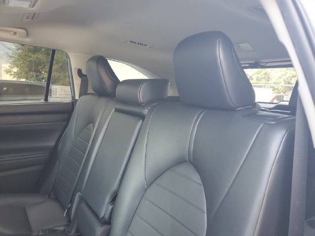 Used 2020 Toyota Highlander XLE FWD image 33