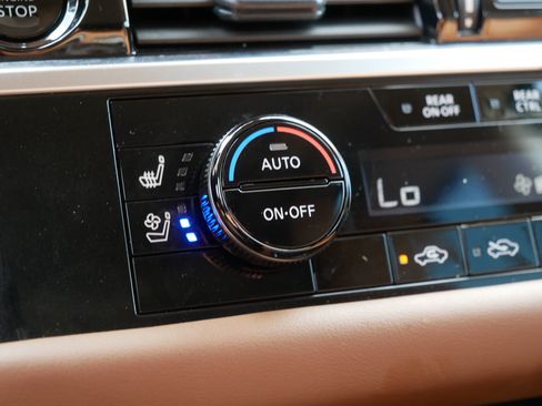 Certified 2025 Nissan Pathfinder Platinum w/ Cargo Package AWD/4WD image 33