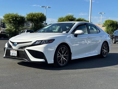 Certified 2024 Toyota Camry SE w/ Cold Weather Package FWD image 4