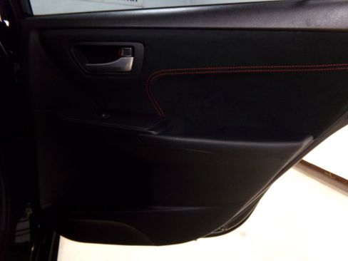 Used 2015 Toyota Camry XSE image 9