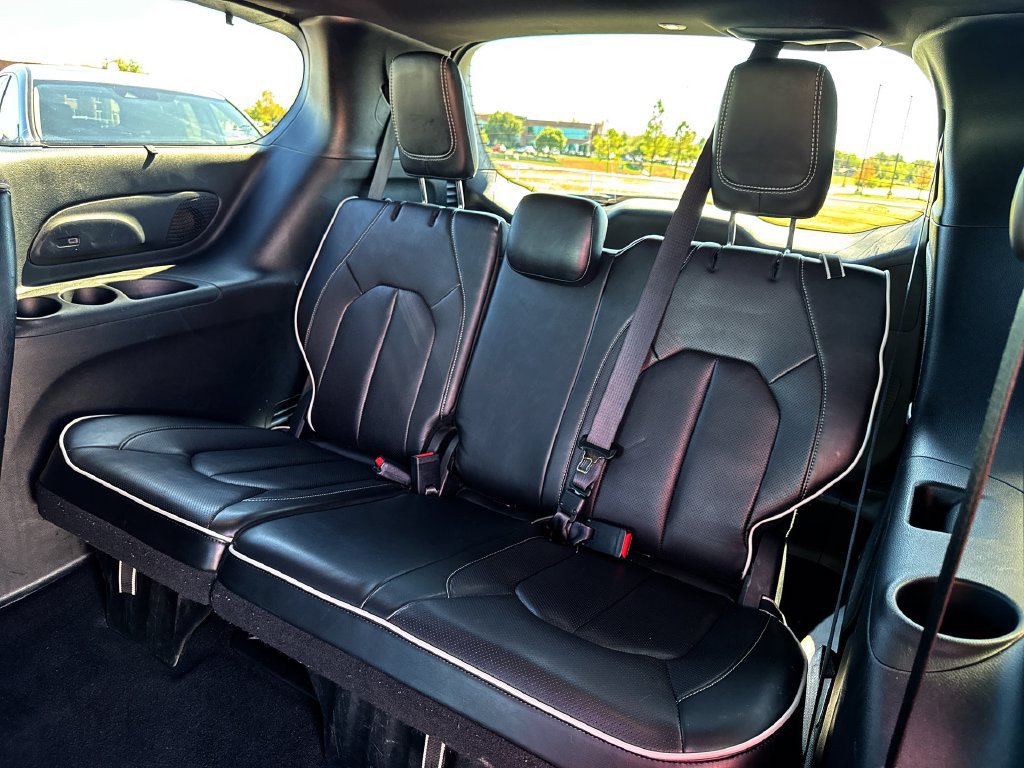 Used 2025 Chrysler Pacifica Limited FWD image 24