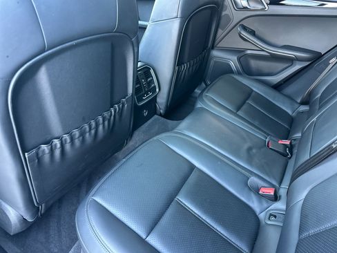 Certified 2023 Porsche Macan AWD/4WD image 20