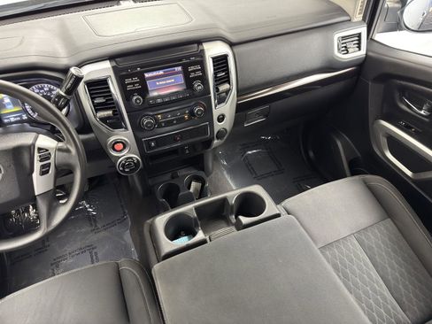 Used 2017 Nissan Titan SV image 31