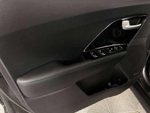 Used 2022 Kia Niro EX Premium w/ Cold Weather Package image 27