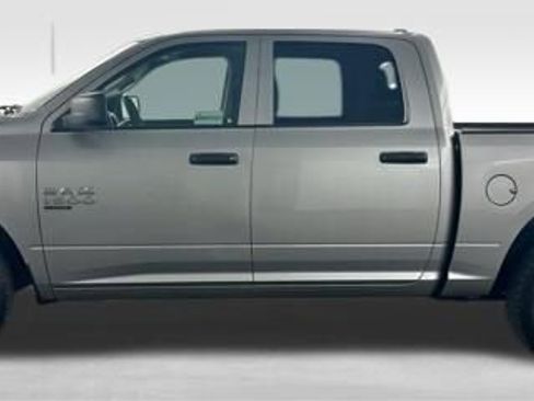 Used 2022 RAM 1500 Classic SLT image 5