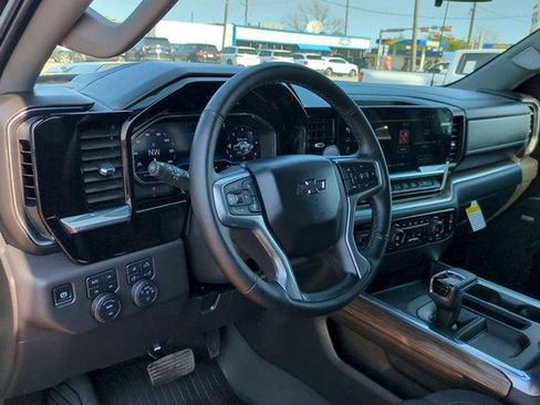 Certified 2025 Chevrolet Silverado 1500 LT Trail Boss w/ Convenience Package II AWD/4WD image 10