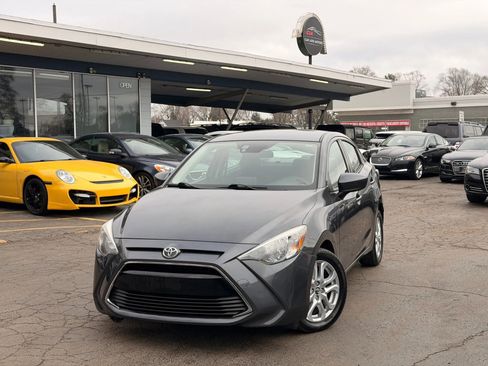 Used 2017 Toyota Yaris iA image 1