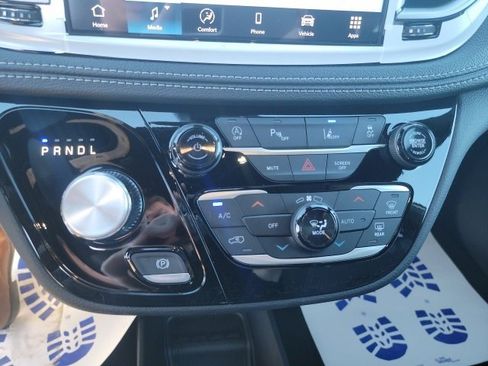 New 2025 Chrysler Pacifica Select image 22